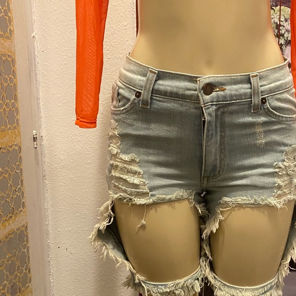 Fashion nova distressed Bermuda shorts size M - Picture 7 of 16